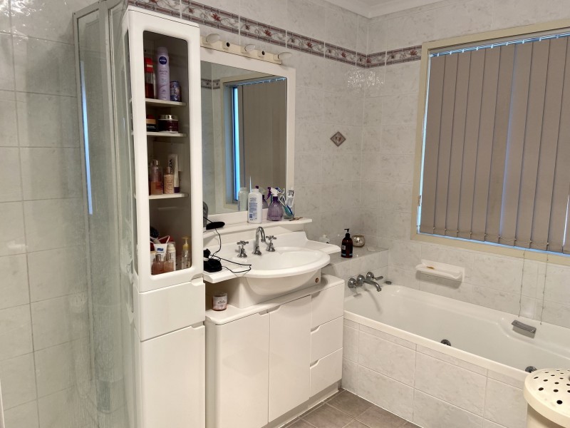 12 Crest Avenue, Boyne Island QLD 4680