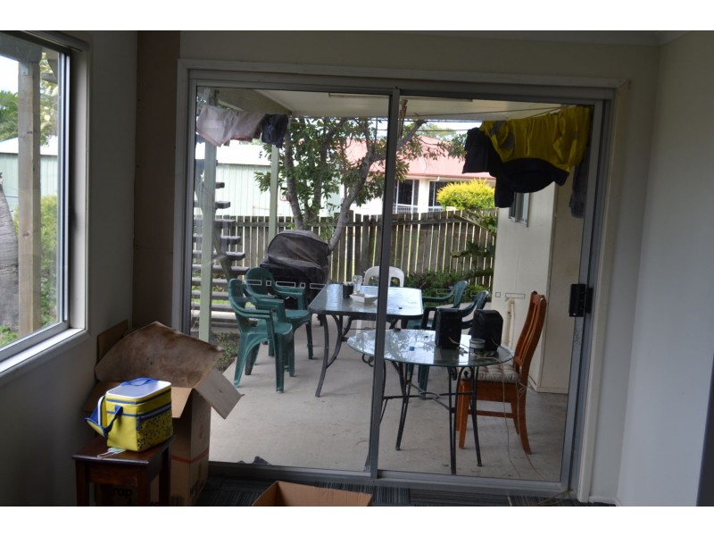 12 Crest Avenue, Boyne Island QLD 4680