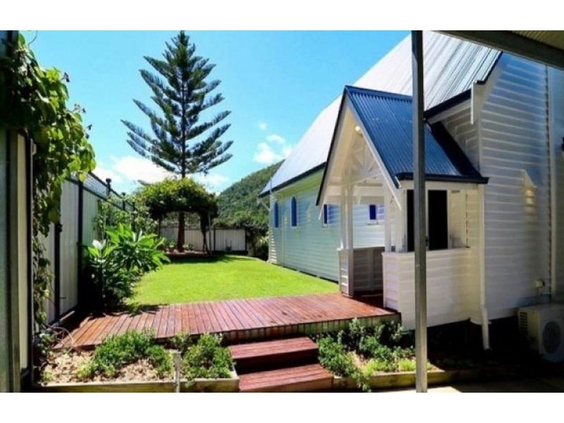 5 First Ave, Somerset Dam QLD 4312