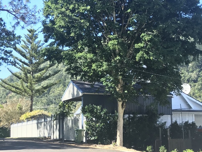 5 First Ave, Somerset Dam QLD 4312