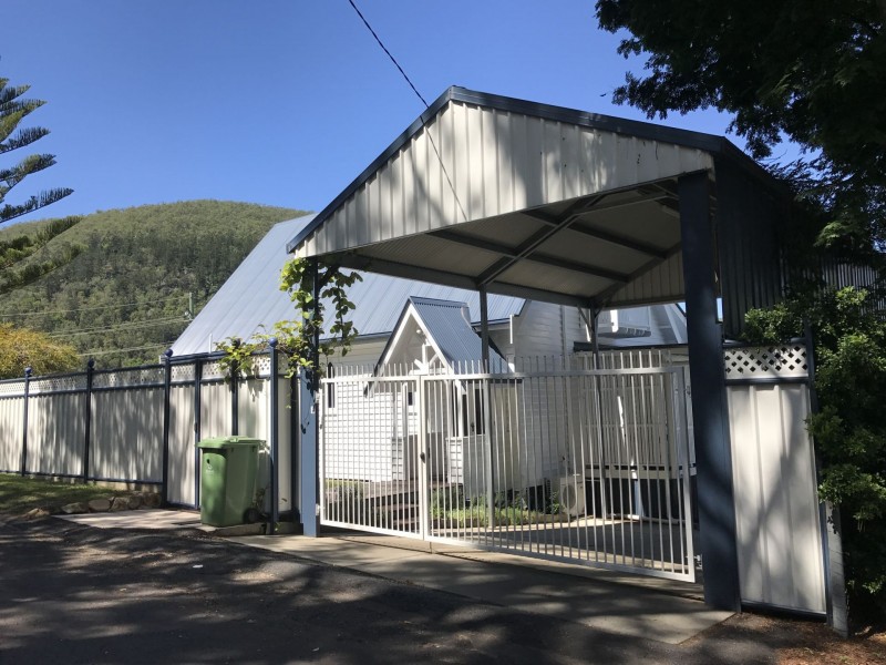 5 First Ave, Somerset Dam QLD 4312