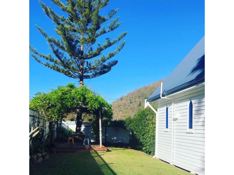 5 First Ave, Somerset Dam QLD 4312