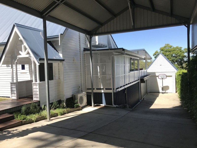 5 First Ave, Somerset Dam QLD 4312