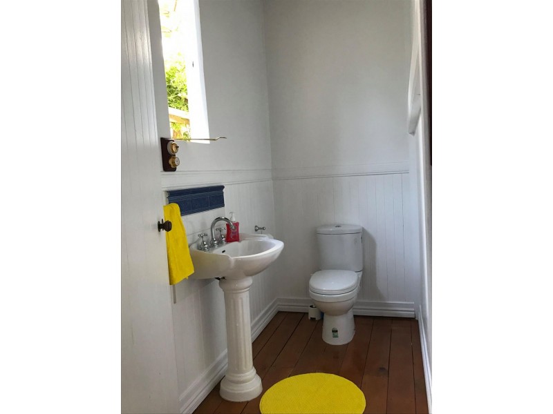 5 First Ave, Somerset Dam QLD 4312