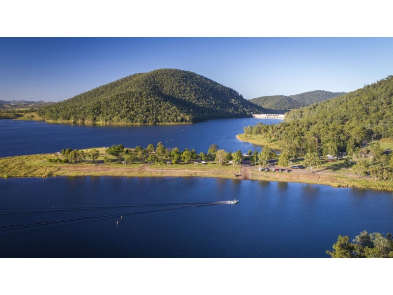 5 First Ave, Somerset Dam QLD 4312