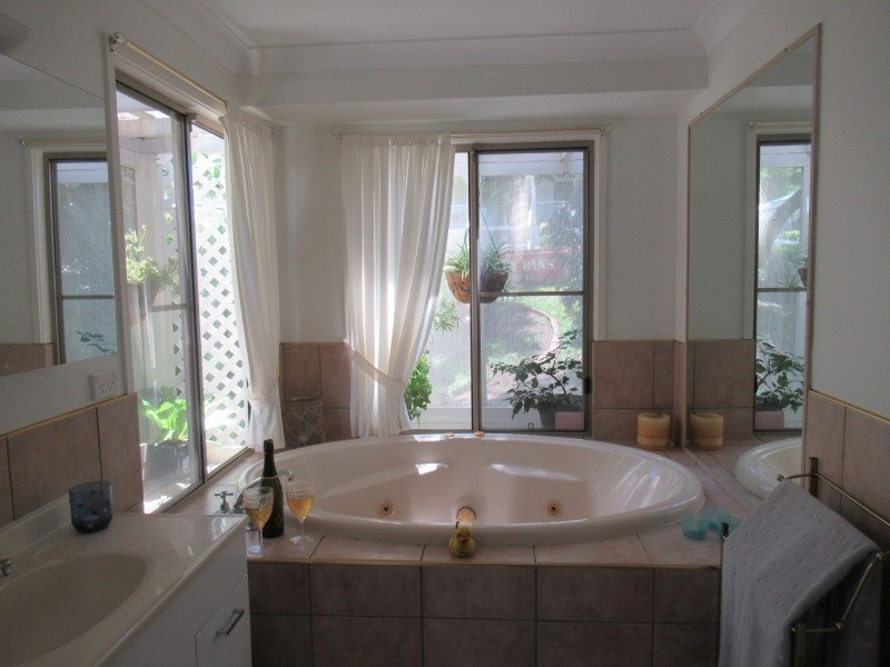 22 Fleetwood Court, Ferny Hills QLD 4055