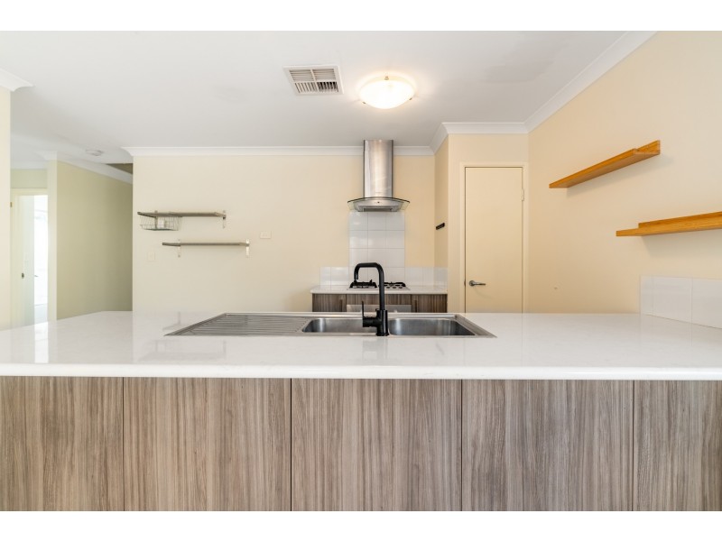 4/102 Westfield Road, Kelmscott WA 6111