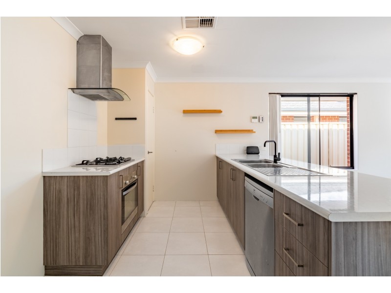4/102 Westfield Road, Kelmscott WA 6111