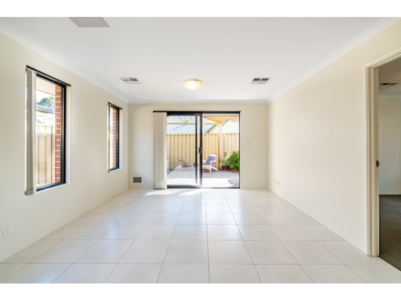 4/102 Westfield Road, Kelmscott WA 6111