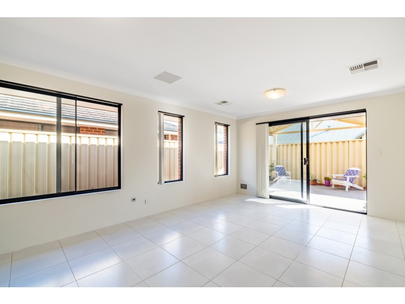 4/102 Westfield Road, Kelmscott WA 6111