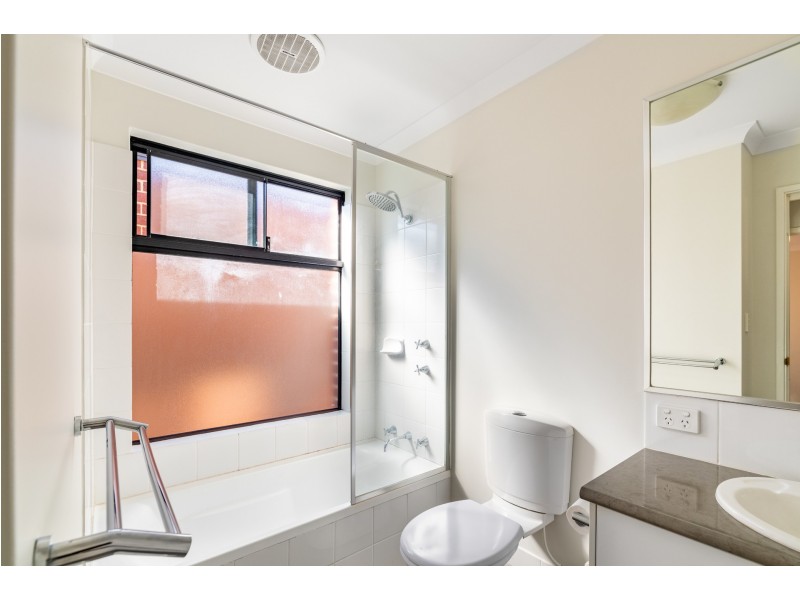 4/102 Westfield Road, Kelmscott WA 6111