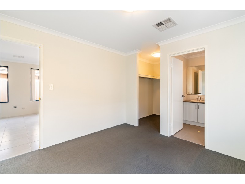 4/102 Westfield Road, Kelmscott WA 6111