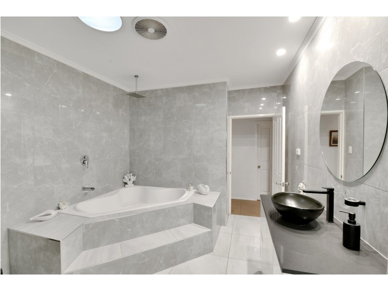 45 Hobson Drive, Brinsmead QLD 4870
