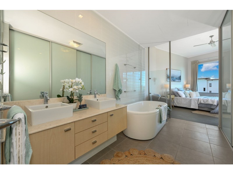 310/72-74 The Strand, North Ward QLD 4810