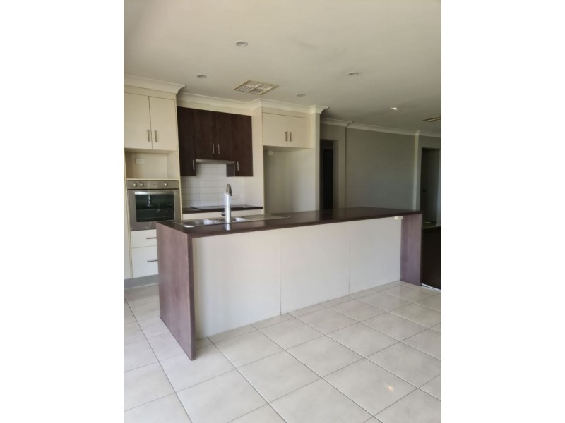 7 Rogers Street, Emerald QLD 4720