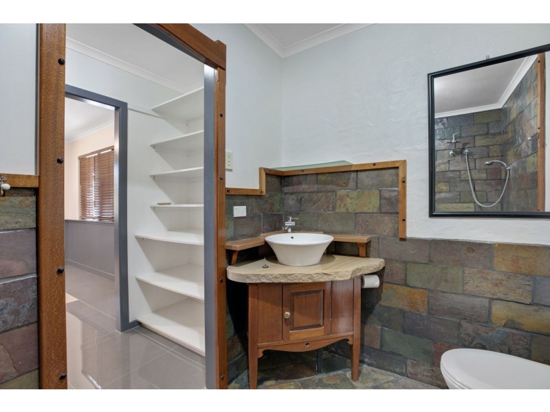 7 Vailala rise, Rural View QLD 4740