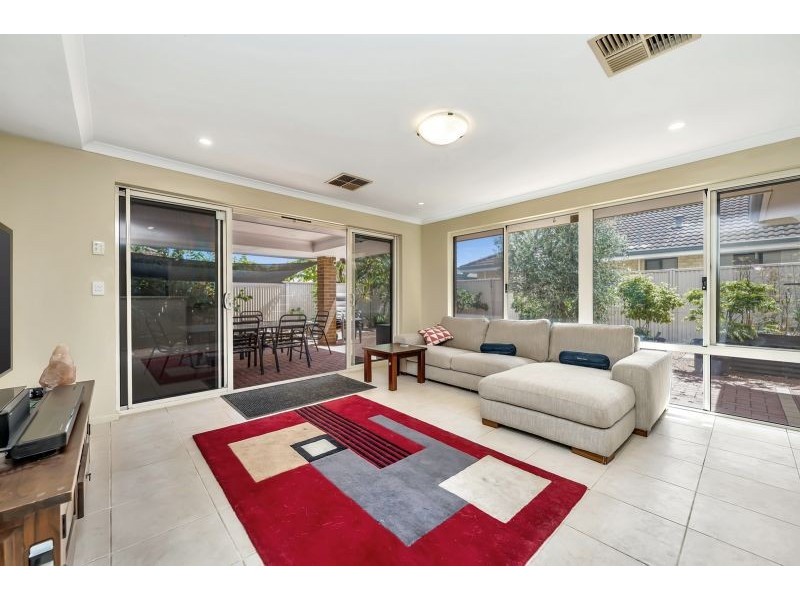 12 Sellafeild Bend, Waikiki WA 6169