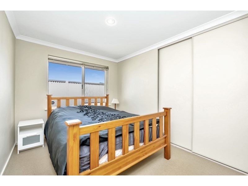 12 Sellafeild Bend, Waikiki WA 6169