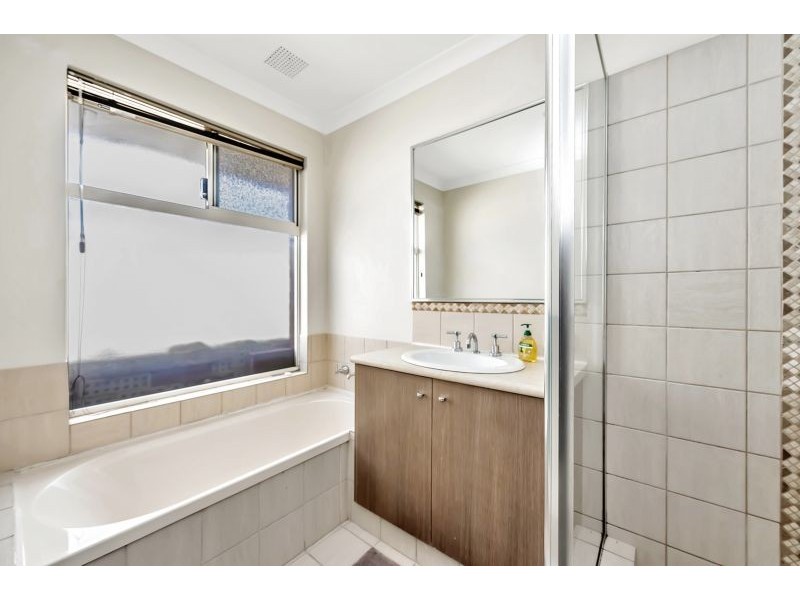 12 Sellafeild Bend, Waikiki WA 6169