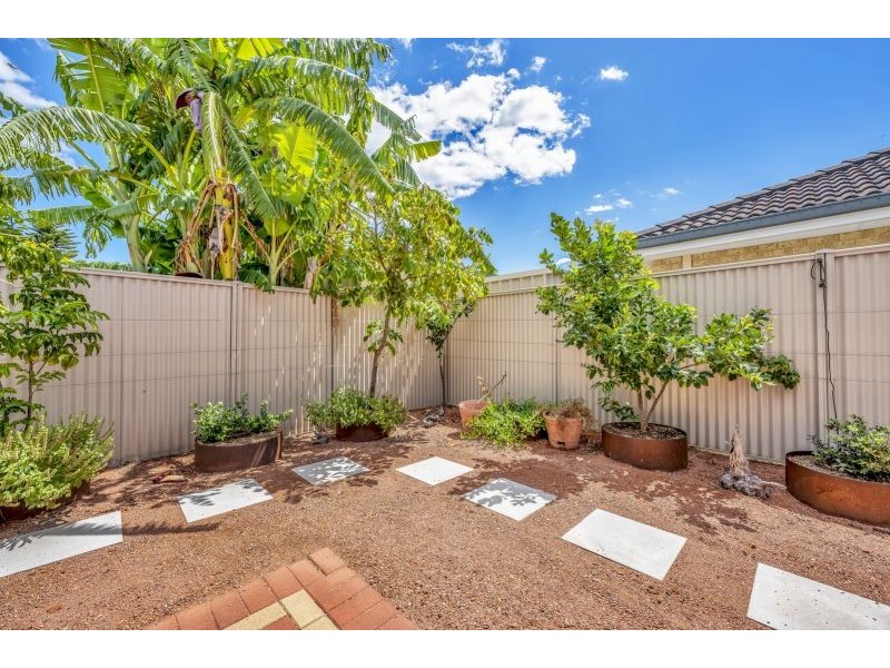 12 Sellafeild Bend, Waikiki WA 6169