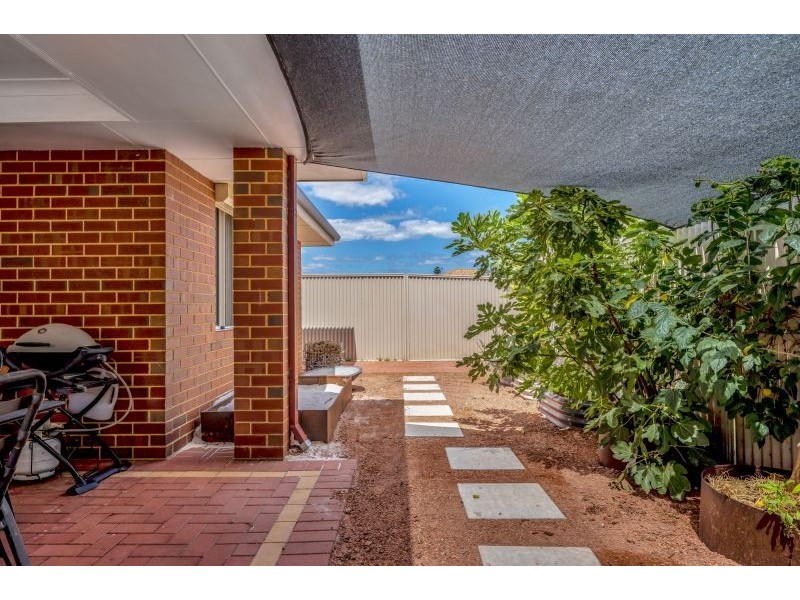 12 Sellafeild Bend, Waikiki WA 6169