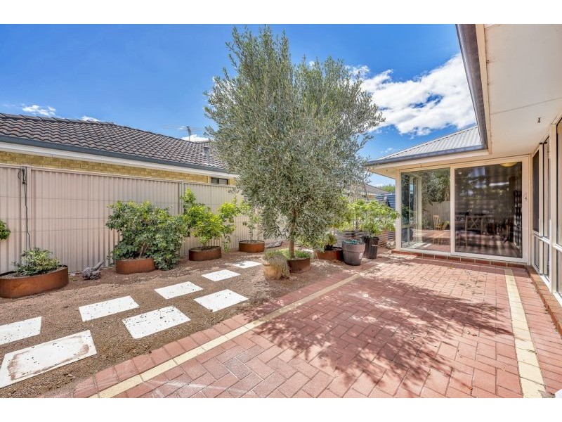 12 Sellafeild Bend, Waikiki WA 6169