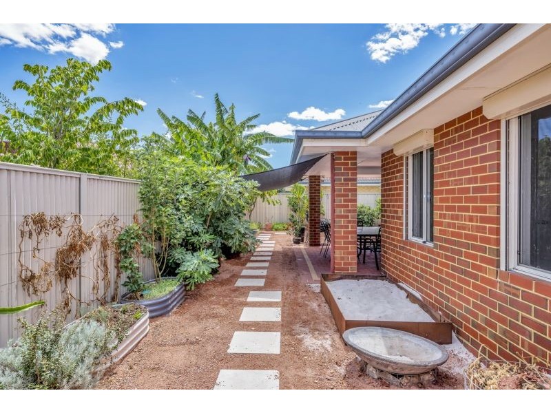 12 Sellafeild Bend, Waikiki WA 6169