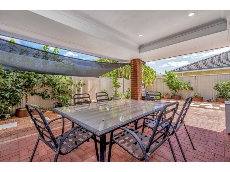 12 Sellafeild Bend, Waikiki WA 6169