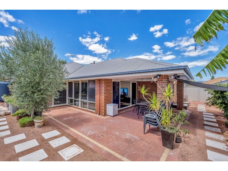 12 Sellafeild Bend, Waikiki WA 6169