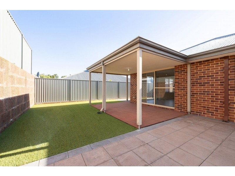 15 Addis Way, Wandi WA 6167