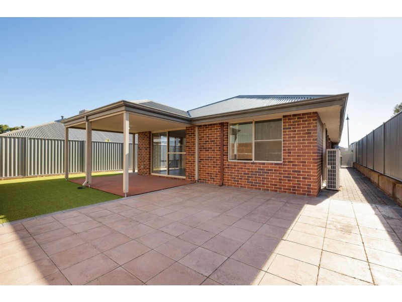 15 Addis Way, Wandi WA 6167