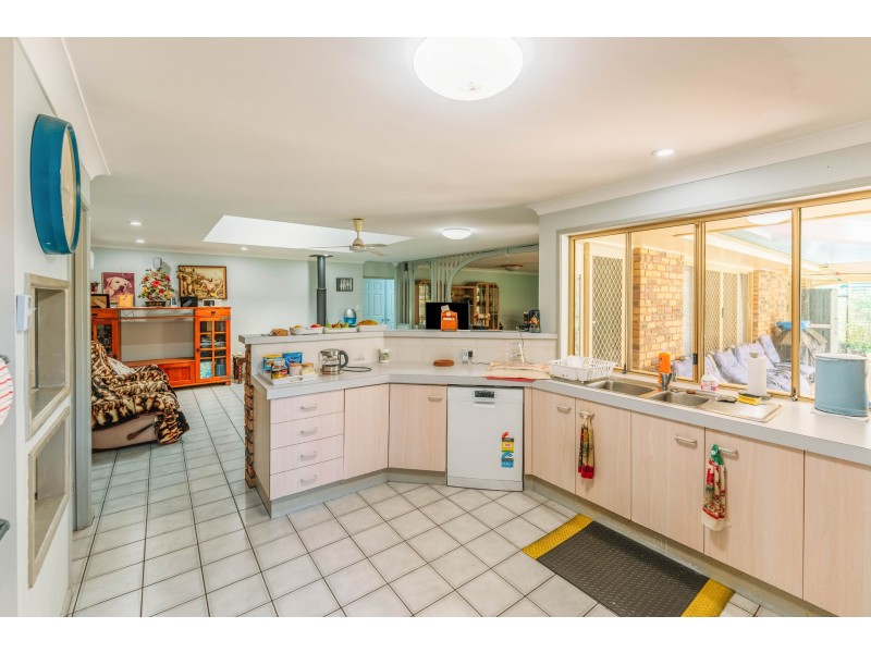 10-16 Fiddlewood Court, Park Ridge QLD 4125