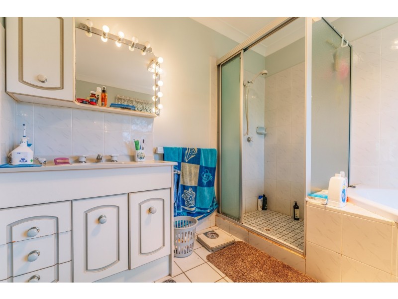 10-16 Fiddlewood Court, Park Ridge QLD 4125