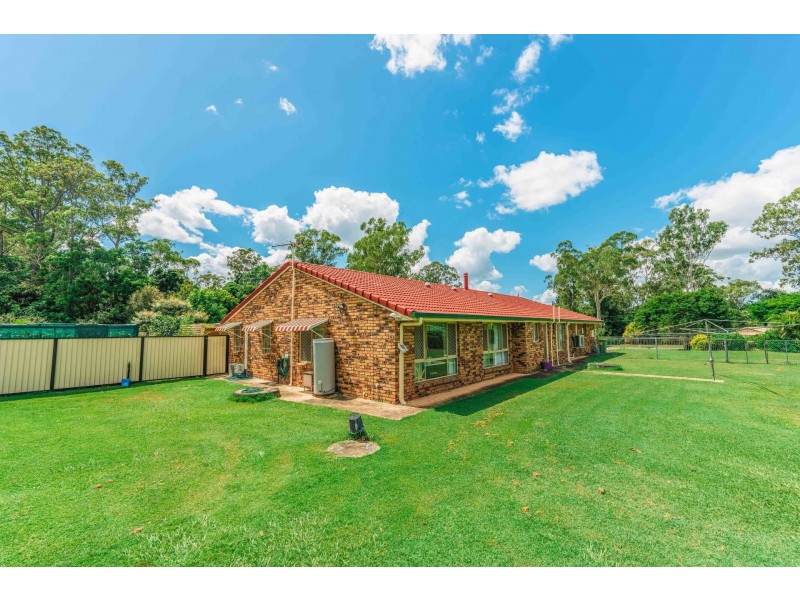 10-16 Fiddlewood Court, Park Ridge QLD 4125