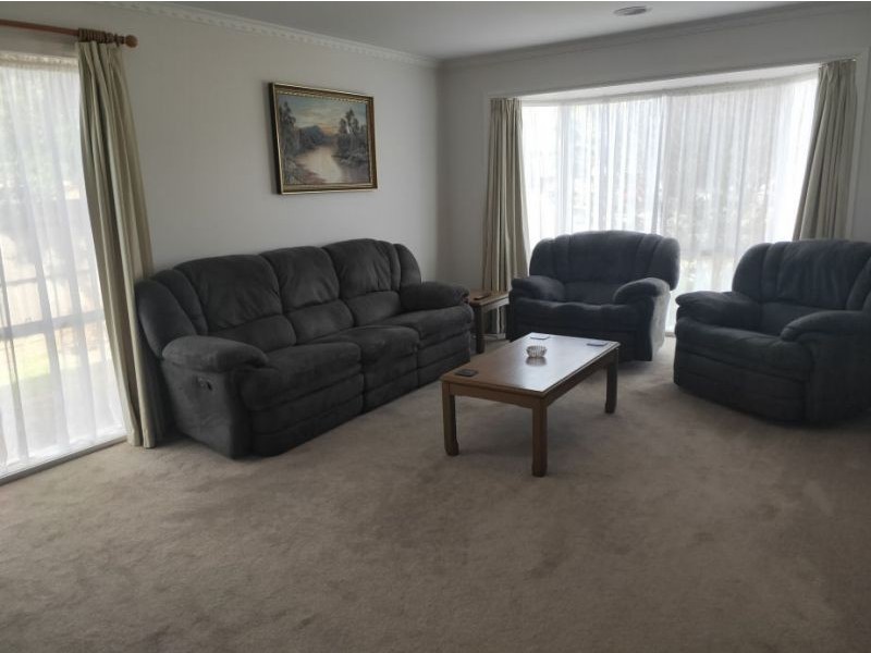 18 Brindalee Pl, Cranbourne East VIC 3977