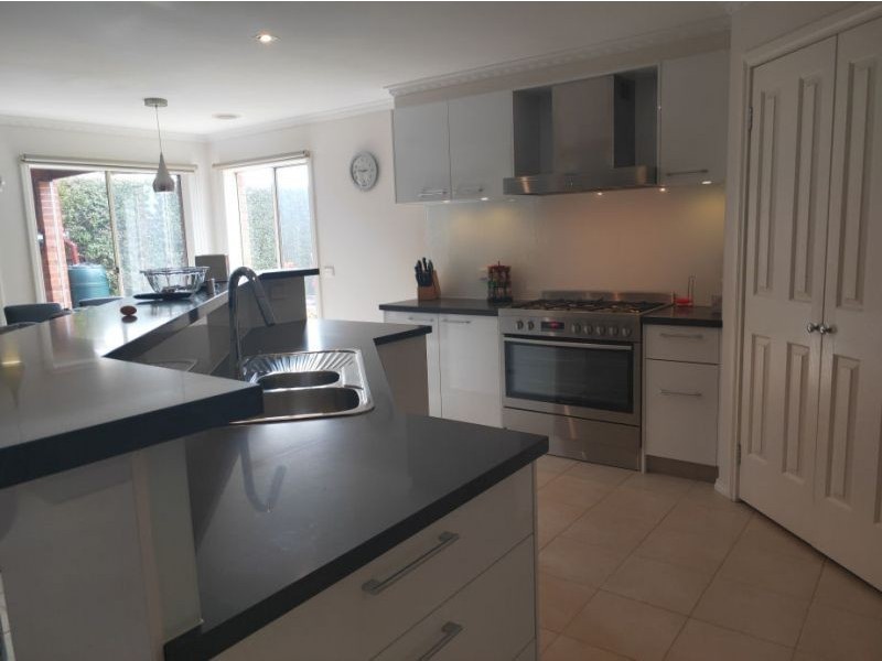 18 Brindalee Pl, Cranbourne East VIC 3977