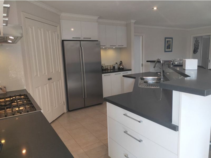 18 Brindalee Pl, Cranbourne East VIC 3977