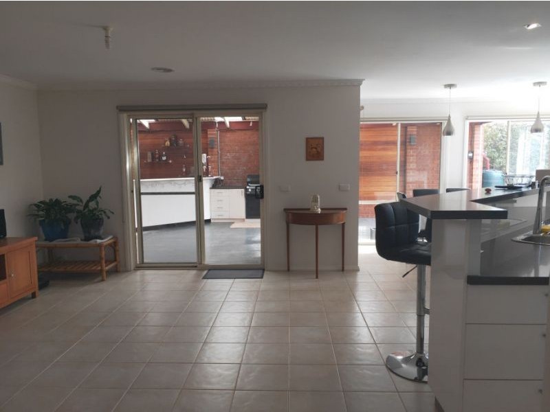 18 Brindalee Pl, Cranbourne East VIC 3977