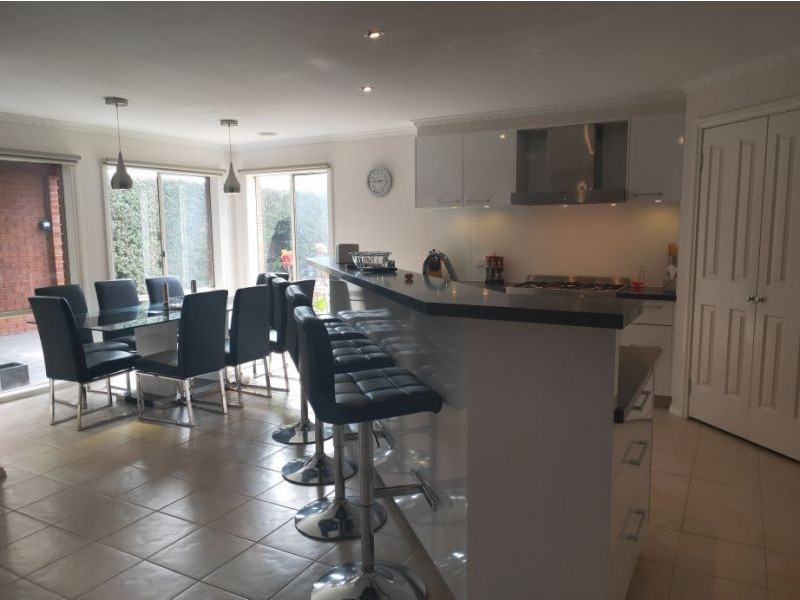 18 Brindalee Pl, Cranbourne East VIC 3977