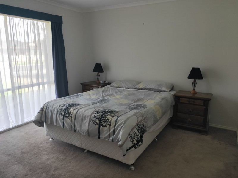 18 Brindalee Pl, Cranbourne East VIC 3977