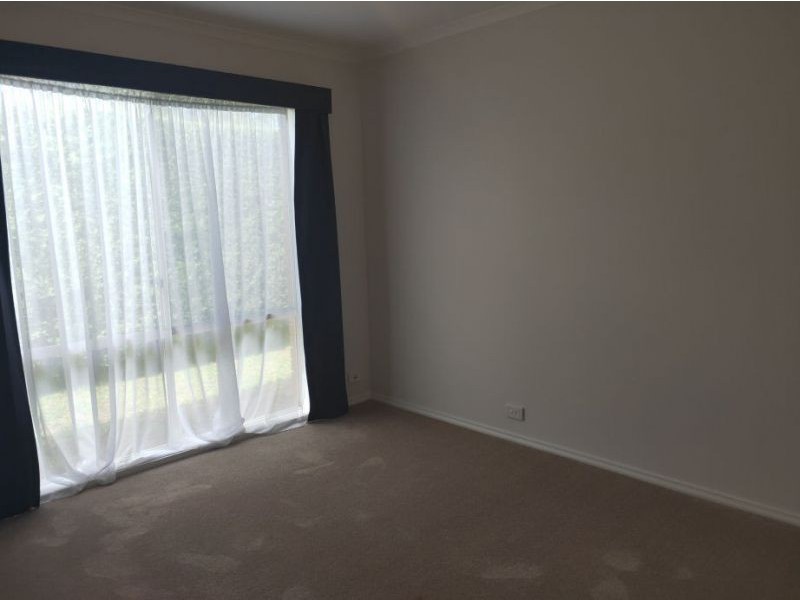 18 Brindalee Pl, Cranbourne East VIC 3977