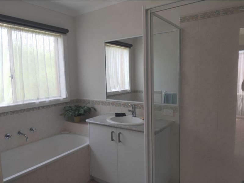 18 Brindalee Pl, Cranbourne East VIC 3977