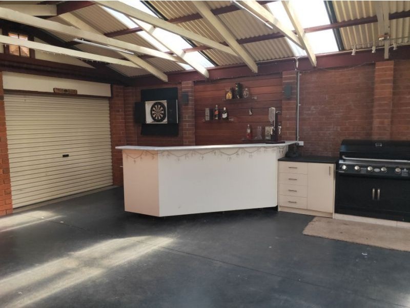 18 Brindalee Pl, Cranbourne East VIC 3977