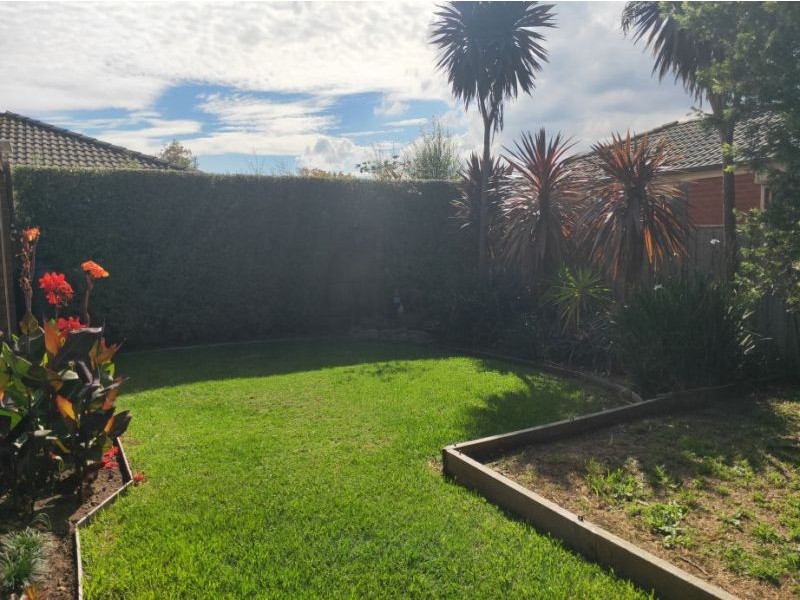 18 Brindalee Pl, Cranbourne East VIC 3977