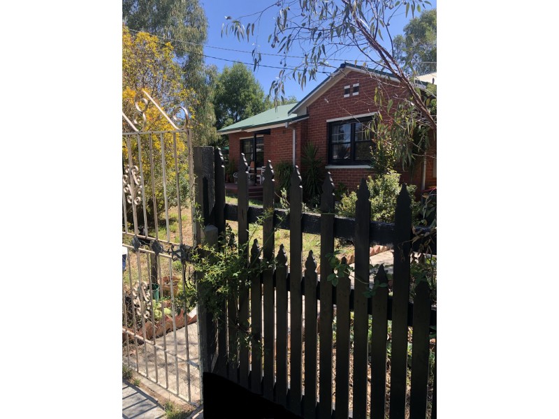 11 Charles St, Castlemaine VIC 3450