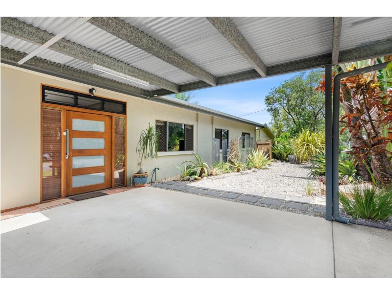 4 Derwent Street, Trinity Park QLD 4879