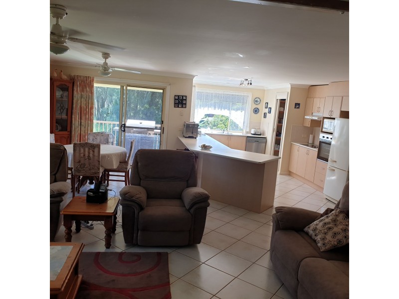 8 Albatross Rd, Catalina NSW 2536