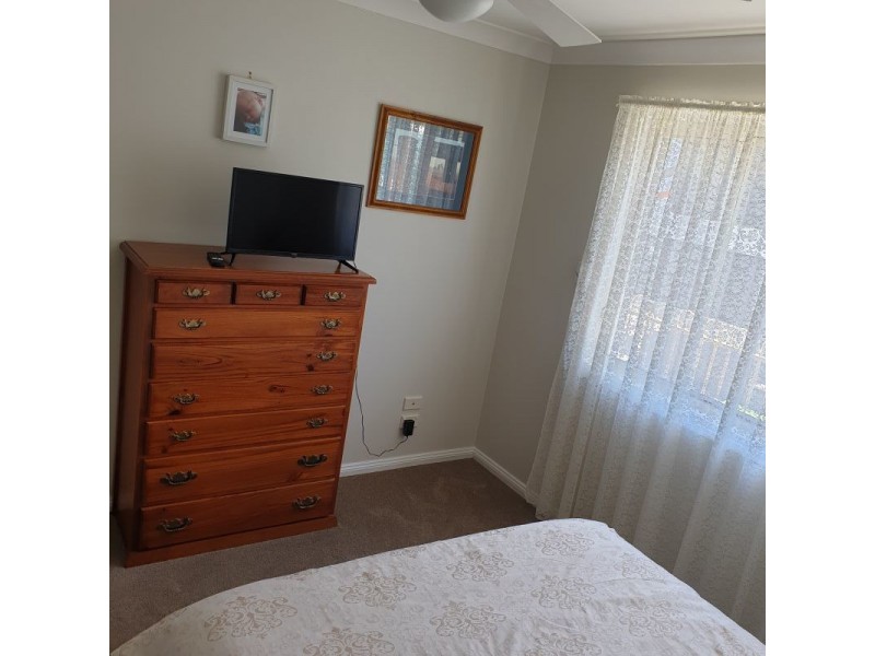 8 Albatross Rd, Catalina NSW 2536