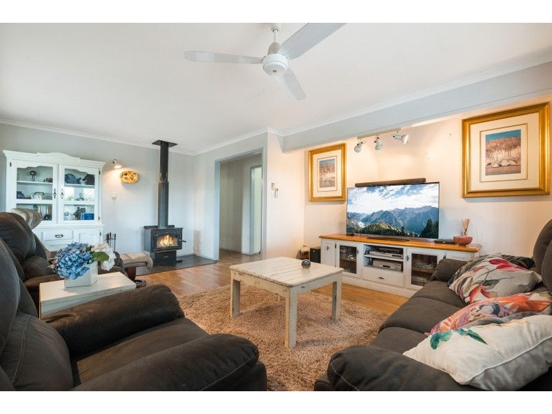 13 Van Doren Road, Southside QLD 4570