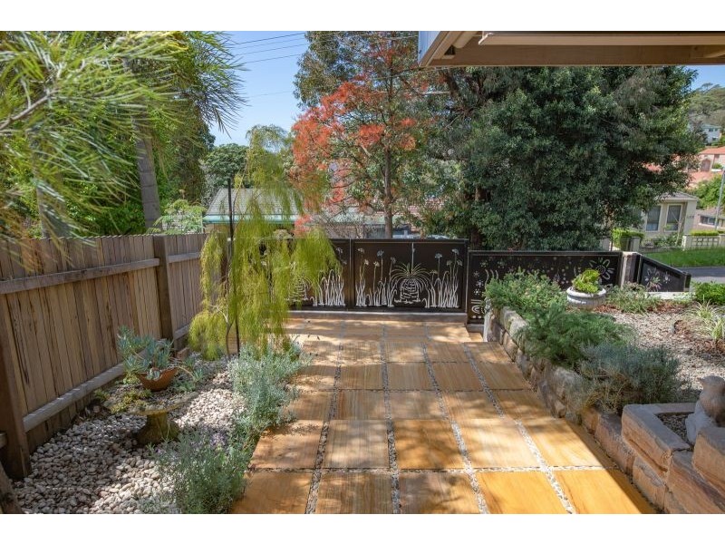 24 Woodlawn Avenue, Mangerton NSW 2500